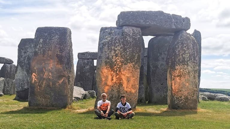 英ジャスト・ストップ・オイル、破壊的な抗議中止へ　「絵画にスープ投げつけ」やめる