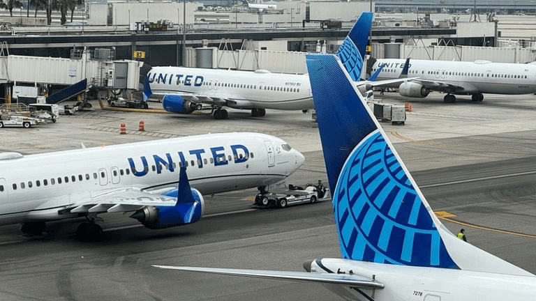 操縦士がパスポート忘れた　中国行きの米ユナイテッド旅客機、米国に引き返す