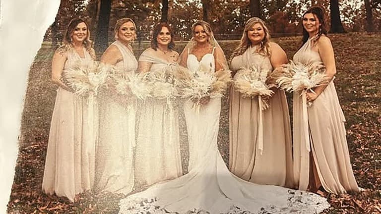 竜巻で飛散した結婚式の写真、ＳＮＳの力で持ち主の手元に　米