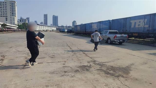 <p><ruby><rb><span class="unknown" word="倒壊">倒壊</span></rb><rt>とうかい</rt></ruby><span class="jlpt-n4" word="ビル">ビル</span>めぐり、<ruby><rb><span class="unknown" word="中国">中国</span></rb><rt>ちゅうごく</rt></ruby><ruby><rb><span class="jlpt-n3" word="企業">企業</span></rb><rt>きぎょう</rt></ruby><ruby><rb><span class="unknown" word="従業">従業</span></rb><rt>じゅうぎょう</rt></ruby><ruby><rb><span class="jlpt-n1" word="員">員</span></rb><rt>いん</rt></ruby>4<ruby><rb><span class="jlpt-n5" word="人">人</span></rb><rt>にん</rt></ruby>を<ruby><rb><span class="jlpt-n3" word="一時">一時</span></rb><rt>いちじ</rt></ruby><ruby><rb><span class="jlpt-n1" word="拘束">拘束</span></rb><rt>こうそく</rt></ruby>　<ruby><rb><span class="jlpt-n3" word="建設">建設</span></rb><rt>けんせつ</rt></ruby><ruby><rb><span class="jlpt-n2" word="資料">資料</span></rb><rt>しりょう</rt></ruby>を<ruby><rb>持</rb><rt>も</rt></ruby>ち<ruby><rb>出</rb><rt>だ</rt></ruby>そうとしたか　タイ</p>