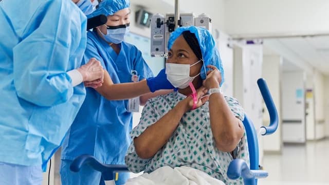 <ruby ><rb><span class="unknown" word="遺伝子">遺伝子</span></rb><rt>いでんし</rt></ruby><ruby ><rb><span class="unknown" word="改変">改変</span></rb><rt>かいへん</rt></ruby><ruby ><rb>ブタ</rb><rt>ぶた</rt></ruby>の<ruby ><rb><span class="unknown" word="腎臓">腎臓</span></rb><rt>じんぞう</rt></ruby><ruby ><rb><span class="unknown" word="移植">移植</span></rb><rt>いしょく</rt></ruby>で130<ruby ><rb><span class="unknown" word="日間">日間</span></rb><rt>にちかん</rt></ruby><ruby ><rb><span class="jlpt-n4" word="生活">生活</span></rb><rt>せいかつ</rt></ruby>した<ruby ><rb><span class="jlpt-n4" word="女性">女性</span></rb><rt>じょせい</rt></ruby>