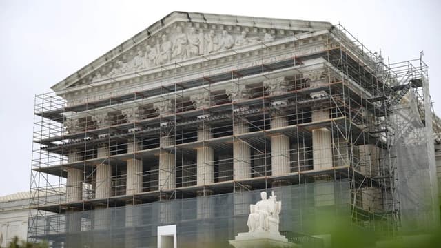 <ruby ><rb><span class="unknown" word="米国">米国</span></rb><rt>べいこく</rt></ruby>の<ruby ><rb><span class="unknown" word="裁判所">裁判所</span></rb><rt>さいばんしょ</rt></ruby>、<ruby ><rb><span class="jlpt-n1" word="移民">移民</span></rb><rt>いみん</rt></ruby>の<ruby ><rb><span class="unknown" word="送還">送還</span></rb><rt>そうかん</rt></ruby>を<ruby ><rb><span class="jlpt-n3" word="一時">一時</span></rb><rt>いちじ</rt></ruby><ruby ><rb><span class="jlpt-n4" word="止める">止</rb><rt>と</rt></ruby>める</span>