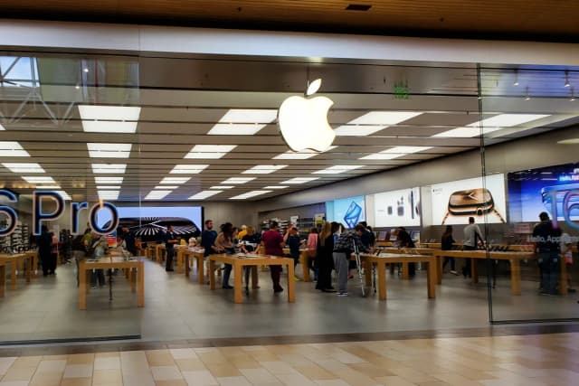 アップル、iPhoneの<ruby ><rb><span class="jlpt-n2" word="売上">売上</span></rb><rt>うりあげ</rt></ruby>が<ruby ><rb><span class="jlpt-n5" word="少し">少</rb><rt>すこ</rt></ruby>し</span><ruby ><rb><span class="jlpt-n1" word="上がる">上</rb><rt>あ</rt></ruby>がる</span>が、<ruby ><rb><span class="jlpt-n3" word="株">株</span></rb><rt>かぶ</rt></ruby>の<ruby ><rb><span class="jlpt-n3" word="値段">値段</span></rb><rt>ねだん</rt></ruby>は<ruby ><rb><span class="jlpt-n1" word="下がる">下</rb><rt>さ</rt></ruby>がる</span>