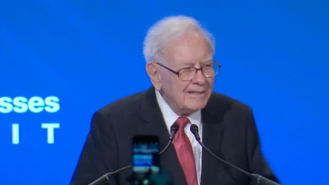 バフェット<span class="jlpt-n1" word="さん">さん</span>、<ruby ><rb><span class="jlpt-n5" word="会社">会社</span></rb><rt>かいしゃ</rt></ruby>の<ruby ><rb><span class="jlpt-n4" word="社長">社長</span></rb><rt>しゃちょう</rt></ruby>をやめると<ruby ><rb>言</rb><rt>い</rt></ruby>います