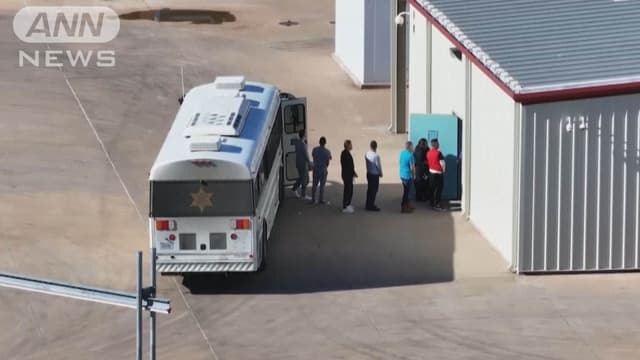 <span class="jlpt-n4" word="アメリカ">アメリカ</span>、<ruby ><rb><span class="unknown" word="不法">不法</span></rb><rt>ふほう</rt></ruby>に<ruby ><rb>来</rb><rt>き</rt></ruby>た<ruby ><rb><span class="jlpt-n5" word="人">人</span></rb><rt>ひと</rt></ruby>が<ruby ><rb><span class="jlpt-n5" word="自分">自分</span></rb><rt>じぶん</rt></ruby>で<ruby ><rb><span class="jlpt-n5" word="帰る">帰</rb><rt>かえ</rt></ruby>る</span>と1000ドルもらえる