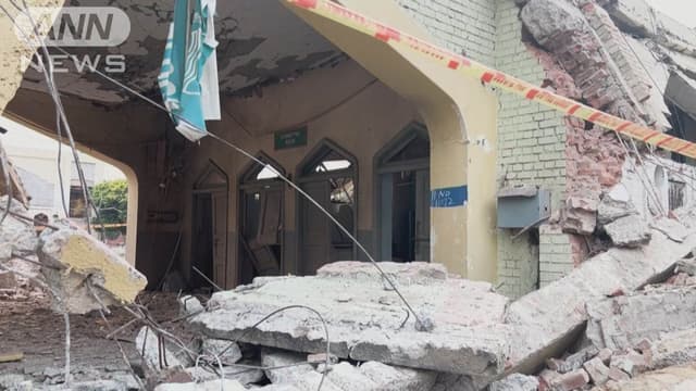 インドと<ruby ><rb>パキスタン</rb><rt>パキスタん</rt></ruby>のドローン<ruby ><rb><span class="jlpt-n3" word="攻撃">攻撃</span></rb><rt>こうげき</rt></ruby>で<ruby ><rb><span class="jlpt-n2" word="民間">民間</span><span class="jlpt-n5" word="人">人</span></rb><rt>みんかんじん</rt></ruby>が<ruby ><rb><span class="jlpt-n3" word="死亡">死亡</span></rb><rt>しぼう</rt></ruby>