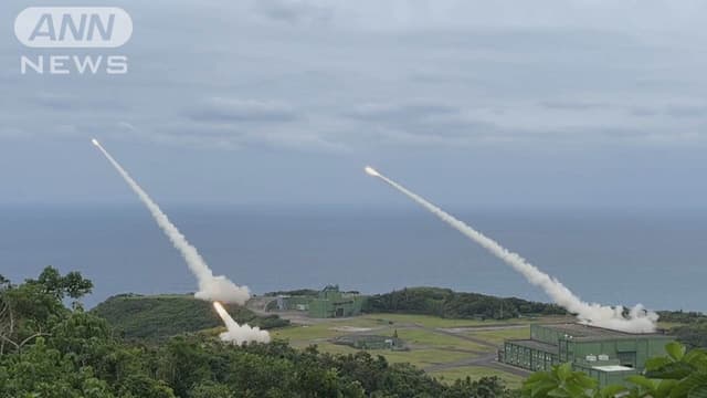 <ruby ><rb><span class="unknown" word="台湾">台湾</span></rb><rt>たいわん</rt></ruby>、<span class="jlpt-n4" word="アメリカ">アメリカ</span>の<span class="jlpt-n3" word="ロケット">ロケット</span><ruby ><rb><span class="unknown" word="砲">砲</span></rb><rt>ほう</rt></ruby>「ハイマース」の<ruby ><rb><span class="jlpt-n3" word="訓練">訓練</span></rb><rt>くんれん</rt></ruby>をはじめて<ruby ><rb><span class="jlpt-n5" word="見せる">見</rb><rt>み</rt></ruby>せる</span>