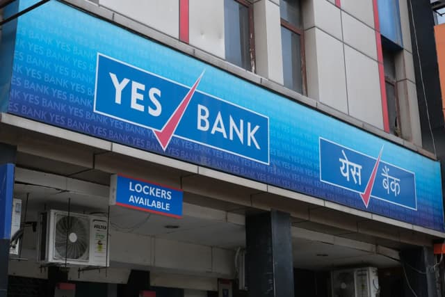 <ruby ><rb><span class="unknown" word="三井">三井</span><span class="unknown" word="住友">住友</span><span class="jlpt-n5" word="銀行">銀行</span></rb><rt>みついすみともぎんこう</rt></ruby>、インドの<span class="jlpt-n1" word="イエス">イエス</span><ruby ><rb>銀行</rb><rt>ぎんこう</rt></ruby>に<ruby ><rb><span class="jlpt-n5" word="大きな">大</rb><rt>おお</rt></ruby>きな</span><span class="jlpt-n5" word="お金">お<ruby ><rb>金</span></rb><rt>かね</rt></ruby>を<ruby ><rb>出</rb><rt>だ</rt></ruby>して<span class="jlpt-n3" word="グループ">グループ</span>にする