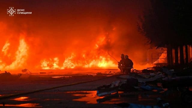 ロシアとウクライナ　おたがいにドローン<ruby ><rb><span class="jlpt-n3" word="攻撃">攻撃</span></rb><rt>こうげき</rt></ruby>をせめる