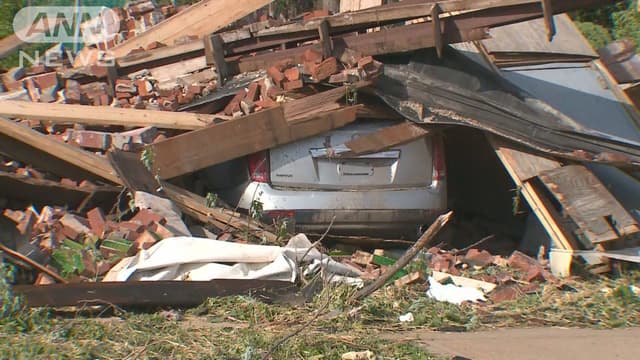 <span class="jlpt-n4" word="アメリカ">アメリカ</span>でたつまき　21<ruby ><rb><span class="jlpt-n5" word="人">人</span></rb><rt>にん</rt></ruby>がしにました