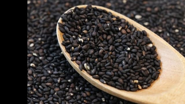 <ruby ><rb><span class="jlpt-n5" word="黒">黒</span></rb><rt>くろ</rt></ruby>ごまのちから