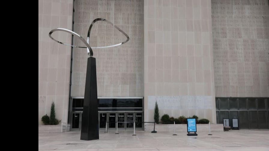 アメリカの博物館と動物園がしまります