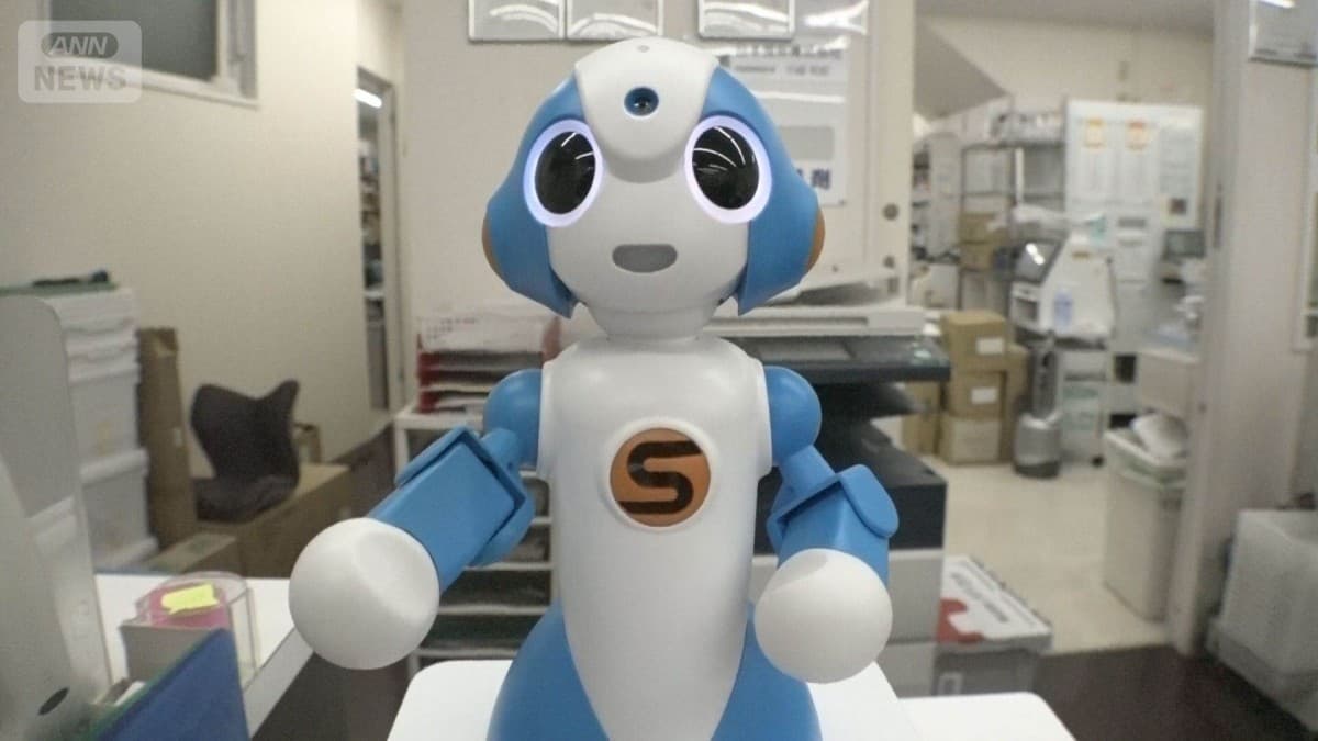 薬局でAIロボットが受付を手伝います