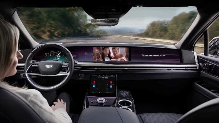 GM、「目をはなしてもいい運転」を2028年にスタート