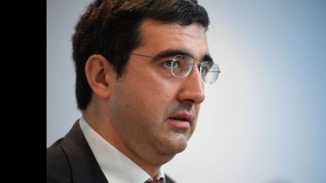 <span class="" word="チ">チ</span><span class="" word="ェ">ェ</span><span class="" word="ス">ス</span><span class="" word="の">の</span><ruby ><rb><span class="jlpt-n3" word="元">元</span></rb><rt>もと</rt></ruby><span class="" word="チ">チ</span><span class="" word="ャ">ャ</span><span class="" word="ン">ン</span><span class="" word="ピ">ピ</span><span class="" word="オ">オ</span><span class="" word="ン">ン</span><span class="" word="、">、</span><span class="" word="い">い</span><span class="" word="じ">じ</span><span class="" word="め">め</span><span class="" word="の">の</span><span class="" word="う">う</span><span class="" word="た">た</span><span class="" word="が">が</span><span class="" word="い">い</span><span class="" word="で">で</span><ruby ><rb><span class="" word="調">調</span></rb><rt>しら</rt></ruby><span class="" word="べ">べ</span><span class="" word="ら">ら</span><span class="" word="れ">れ</span><span class="" word="る">る</span>