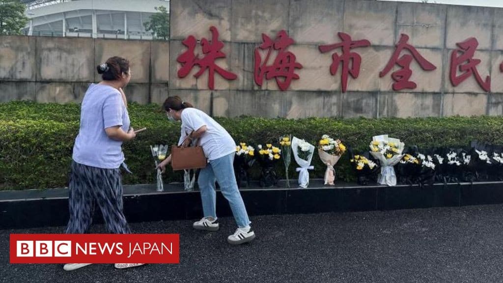 中国の小学校の近くで車が人をはねる