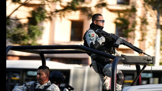 <span class="" word="メ">メ</span><span class="" word="キ">キ</span><span class="" word="シ">シ</span><span class="" word="コ">コ</span><span class="" word="で">で</span><span class="jlpt-n2" word="ジャーナリスト">ジャーナリスト</span><span class="" word="が">が</span><ruby ><rb><span class="" word="亡">亡</span></rb><rt>な</rt></ruby><span class="" word="く">く</span><span class="" word="な">な</span><span class="" word="る">る</span><span class="" word="　">　</span><ruby ><rb><span class="unknown" word="麻薬">麻薬</span></rb><rt>まやく</rt></ruby><ruby ><rb><span class="jlpt-n3" word="組織">組織</span></rb><rt>そしき</rt></ruby><span class="" word="が">が</span><ruby ><rb><span class="jlpt-n4" word="関係">関係</span></rb><rt>かんけい</rt></ruby><span class="" word="か">か</span>