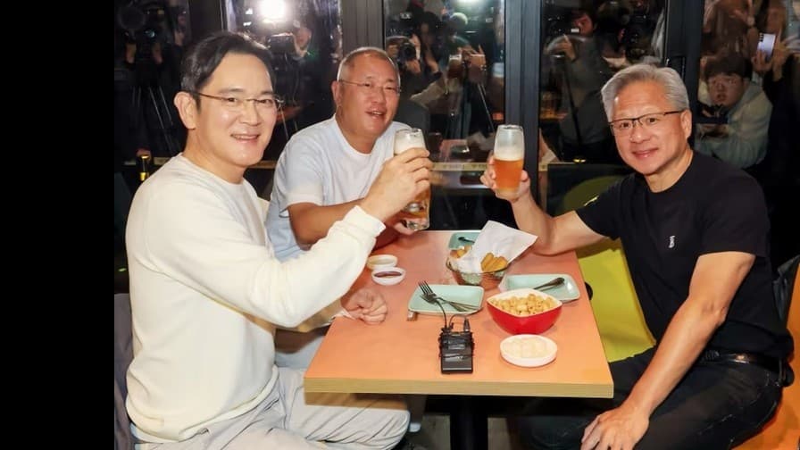 大金持ちの３人がチキンとビールのお店でみんなのごはん代をはらいました