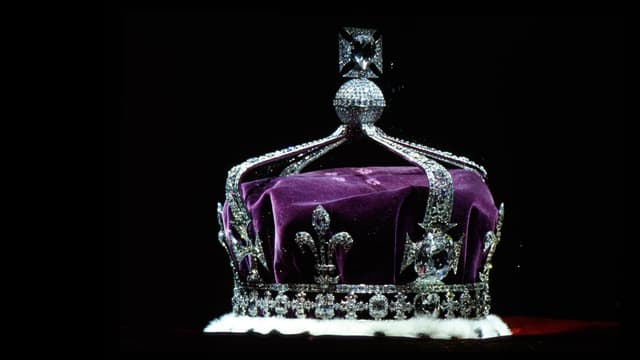 <span class="jlpt-n5" word="いちばん">いちばん</span><ruby ><rb><span class="" word="高">高</span></rb><rt>たか</rt></ruby><span class="" word="い">い</span><ruby ><rb><span class="jlpt-n3" word="王">王</span></rb><rt>おう</rt></ruby><span class="" word="か">か</span><span class="" word="ん">ん</span>