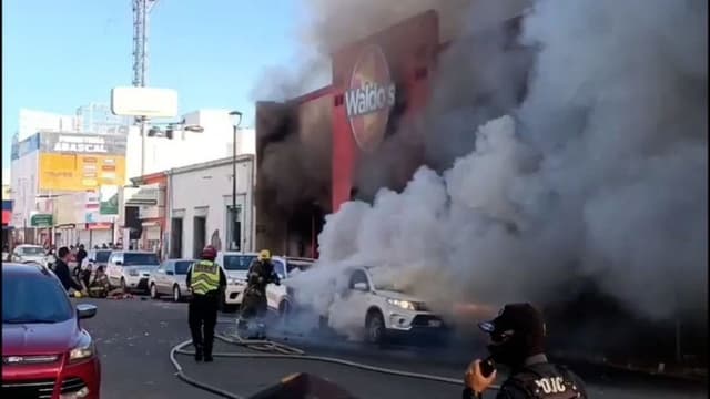 <span class="" word="メ">メ</span><span class="" word="キ">キ</span><span class="" word="シ">シ</span><span class="" word="コ">コ</span><span class="" word="の">の</span><ruby ><rb><span class="jlpt-n5" word="店">店</span></rb><rt>みせ</rt></ruby><span class="" word="で">で</span><ruby ><rb><span class="jlpt-n4" word="火事">火事</span></rb><rt>かじ</rt></ruby><span class="" word="　">　</span><span class="" word="2">2</span><span class="" word="3">3</span><ruby ><rb><span class="jlpt-n5" word="人">人</span></rb><rt>にん</rt></ruby><span class="" word="が">が</span><span class="" word="な">な</span><span class="" word="く">く</span><span class="" word="な">な</span><span class="" word="る">る</span>