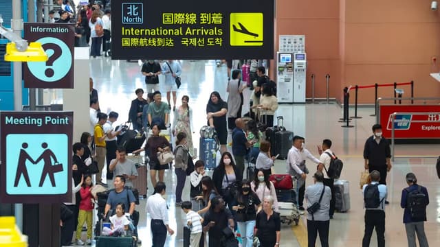 <ruby ><rb><span class="jlpt-n3" word="日本">日本</span></rb><rt>にほん</rt></ruby><span class="" word="に">に</span><ruby ><rb><span class="" word="住">住</span></rb><rt>す</rt></ruby><span class="" word="む">む</span><ruby ><rb><span class="jlpt-n5" word="外国">外国</span><span class="jlpt-n5" word="人">人</span></rb><rt>がいこくじん</rt></ruby><span class="" word="が">が</span><ruby ><rb><span class="" word="多">多</span></rb><rt>おお</rt></ruby><span class="" word="い">い</span><ruby ><rb><span class="jlpt-n5" word="町">町</span></rb><rt>まち</rt></ruby>