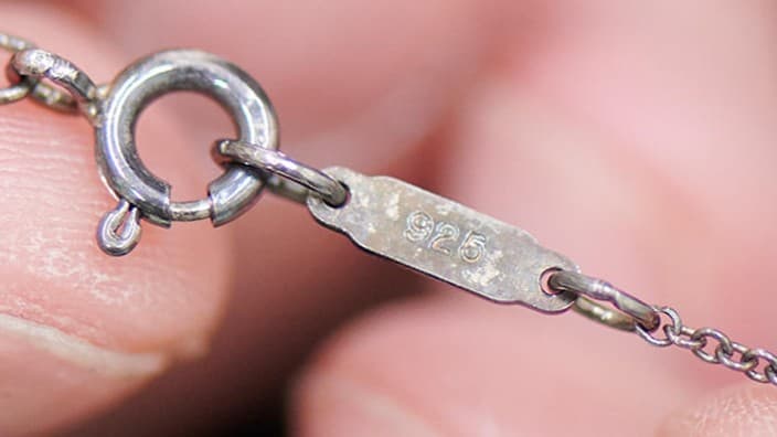 シルバーアクセサリーをきれいにする方法