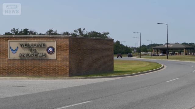 <span class="" word="ワ">ワ</span><span class="" word="シ">シ</span><span class="" word="ン">ン</span><span class="" word="ト">ト</span><span class="" word="ン">ン</span><span class="" word="の">の</span><ruby ><rb><span class="unknown" word="禁">禁</span><span class="jlpt-n1" word="区">区</span></rb><rt>きんく</rt></ruby><span class="" word="の">の</span><ruby ><rb><span class="jlpt-n2" word="基地">基地</span></rb><rt>きち</rt></ruby><span class="" word="に">に</span><ruby ><rb><span class="" word="白">白</span></rb><rt>しろ</rt></ruby><span class="" word="い">い</span><ruby ><rb><span class="jlpt-n3" word="粉">粉</span></rb><rt>こな</rt></ruby><span class="" word="が">が</span><ruby ><rb><span class="" word="届">届</span></rb><rt>とど</rt></ruby><span class="" word="く">く</span>