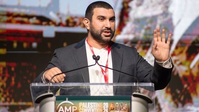 <span class="jlpt-n4" word="アメリカ">アメリカ</span><span class="" word="で">で</span><ruby ><rb><span class="" word="捕">捕</span></rb><rt>つか</rt></ruby><span class="" word="ま">ま</span><span class="" word="っ">っ</span><span class="" word="た">た</span><span class="" word="イ">イ</span><span class="" word="ギ">ギ</span><span class="" word="リ">リ</span><span class="" word="ス">ス</span><ruby ><rb><span class="jlpt-n5" word="人">人</span></rb><rt>じん</rt></ruby><span class="jlpt-n2" word="ジャーナリスト">ジャーナリスト</span><span class="" word="、">、</span><span class="jlpt-n4" word="もうすぐ">もうすぐ</span><ruby ><rb><span class="unknown" word="帰国">帰国</span></rb><rt>きこく</rt></ruby>