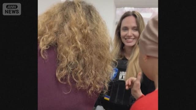 <span class="" word="ア">ア</span><span class="" word="ン">ン</span><span class="" word="ジ">ジ</span><span class="" word="ェ">ェ</span><span class="" word="リ">リ</span><span class="" word="ー">ー</span><span class="" word="ナ">ナ</span><span class="" word="・">・</span><span class="" word="ジ">ジ</span><span class="" word="ョ">ョ</span><span class="" word="リ">リ</span><span class="" word="ー">ー</span><span class="jlpt-n1" word="さん">さん</span><span class="" word="、">、</span><span class="" word="ウ">ウ</span><span class="" word="ク">ク</span><span class="" word="ラ">ラ</span><span class="" word="イ">イ</span><span class="" word="ナ">ナ</span><span class="" word="に">に</span><ruby ><rb><span class="" word="行">行</span></rb><rt>い</rt></ruby><span class="" word="く">く</span>