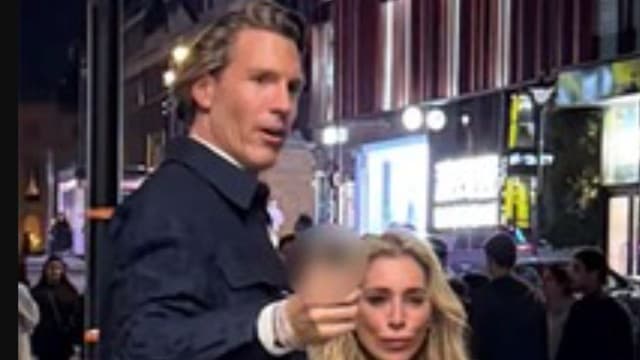 <span class="" word="ロ">ロ</span><span class="" word="ン">ン</span><span class="" word="ド">ド</span><span class="" word="ン">ン</span><span class="" word="の">の</span><ruby ><rb><span class="jlpt-n5" word="地下鉄">地下鉄</span></rb><rt>ちかてつ</rt></ruby><span class="" word="で">で</span><span class="" word="お">お</span><ruby ><rb><span class="" word="母">母</span></rb><rt>かあ</rt></ruby><span class="" word="さ">さ</span><span class="" word="ん">ん</span><span class="" word="と">と</span><ruby ><rb><span class="" word="子">子</span></rb><rt>こ</rt></ruby><span class="" word="ど">ど</span><span class="" word="も">も</span><span class="" word="が">が</span><span class="" word="わ">わ</span><span class="" word="る">る</span><span class="" word="い">い</span><span class="" word="こ">こ</span><span class="" word="と">と</span><span class="" word="ば">ば</span><span class="" word="を">を</span><ruby ><rb><span class="" word="言">言</span></rb><rt>い</rt></ruby><span class="" word="わ">わ</span><span class="" word="れ">れ</span><span class="" word="る">る</span>