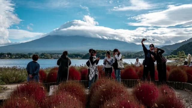 <ruby ><rb><span class="unknown" word="中国">中国</span></rb><rt>ちゅうごく</rt></ruby><span class="" word="、">、</span><ruby ><rb><span class="jlpt-n3" word="日本">日本</span></rb><rt>にほん</rt></ruby><span class="" word="に">に</span><ruby ><rb><span class="" word="行">行</span></rb><rt>い</rt></ruby><span class="" word="か">か</span><span class="" word="な">な</span><span class="" word="い">い</span><span class="" word="よ">よ</span><span class="" word="う">う</span><span class="" word="に">に</span><ruby ><rb><span class="jlpt-n3" word="国民">国民</span></rb><rt>こくみん</rt></ruby><span class="" word="に">に</span><ruby ><rb><span class="" word="言">言</span></rb><rt>い</rt></ruby><span class="" word="う">う</span>