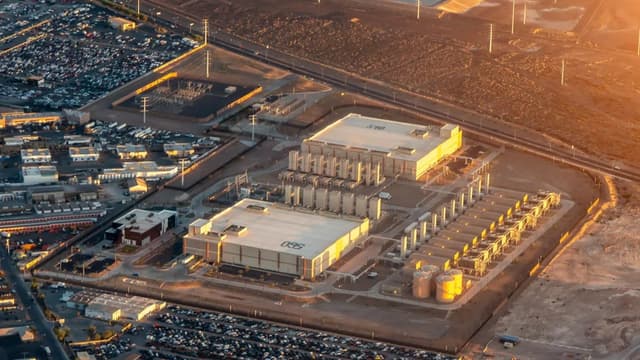 <span class="" word="グ">グ</span><span class="" word="ー">ー</span><span class="" word="グ">グ</span><span class="" word="ル">ル</span><span class="" word="、">、</span><span class="" word="A">A</span><span class="" word="I">I</span><ruby ><rb><span class="jlpt-n4" word="競争">競争</span></rb><rt>きょうそう</rt></ruby><ruby ><rb><span class="unknown" word="激化">激化</span></rb><rt>げきか</rt></ruby><span class="" word="を">を</span><ruby ><rb><span class="jlpt-n1" word="背景">背景</span></rb><rt>はいけい</rt></ruby><span class="" word="に">に</span><ruby ><rb><span class="jlpt-n3" word="約">約</span></rb><rt>やく</rt></ruby><span class="" word="6">6</span><span class="" word=".">.</span><span class="" word="2">2</span><ruby ><rb><span class="jlpt-n1" word="兆">兆</span><span class="jlpt-n3" word="円">円</span></rb><rt>ちょうえん</rt></ruby><ruby ><rb><span class="jlpt-n1" word="規模">規模</span></rb><rt>きぼ</rt></ruby><span class="" word="で">で</span><span class="" word="テ">テ</span><span class="" word="キ">キ</span><span class="" word="サ">サ</span><span class="" word="ス">ス</span><ruby ><rb><span class="jlpt-n3" word="州">州</span></rb><rt>しゅう</rt></ruby><span class="" word="に">に</span><ruby ><rb><span class="" word="新">新</span></rb><rt>あら</rt></ruby><span class="" word="た">た</span><span class="" word="な">な</span><span class="jlpt-n1" word="データ">データ</span><span class="jlpt-n3" word="センター">センター</span><span class="" word="3">3</span><ruby ><rb><span class="unknown" word="拠点">拠点</span></rb><rt>きょてん</rt></ruby><span class="" word="を">を</span><ruby ><rb><span class="jlpt-n3" word="建設">建設</span></rb><rt>けんせつ</rt></ruby><span class="" word="へ">へ</span>