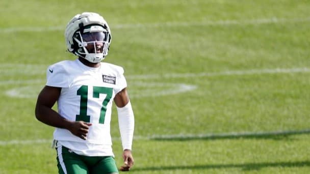 NFLの選手がニューヨークでうたれる