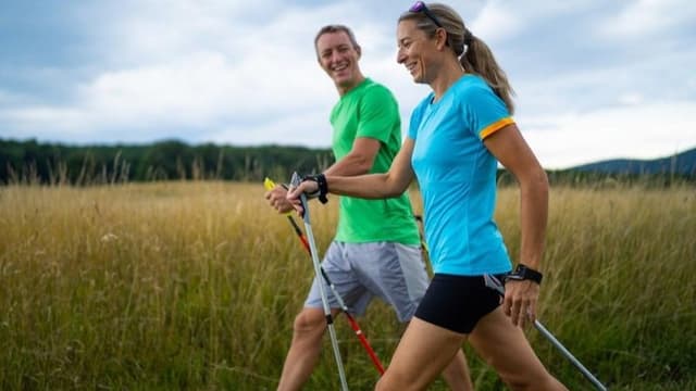 ノルディックウォーキングは<ruby ><rb>誰</rb><rt>だれ</rt></ruby>でもできる<ruby ><rb>全身</rb><rt>ぜんしん</rt></ruby><ruby ><rb>運動</rb><rt>うんどう</rt></ruby>