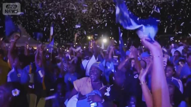 <span class="" word="キ">キ</span><span class="" word="ュ">ュ</span><span class="" word="ラ">ラ</span><span class="" word="ソ">ソ</span><span class="" word="ー">ー</span><span class="" word="、">、</span><span class="" word="は">は</span><span class="" word="じ">じ</span><span class="" word="め">め</span><span class="" word="て">て</span><span class="" word="サ">サ</span><span class="" word="ッ">ッ</span><span class="" word="カ">カ</span><span class="" word="ー">ー</span><ruby ><rb><span class="" word="ワ">ワ</span><span class="" word="ー">ー</span><span class="" word="ル">ル</span><span class="" word="ド">ド</span><span class="" word="カ">カ</span><span class="" word="ッ">ッ</span><span class="" word="プ">プ</span></rb><rt>わーるどかっぷ</rt></ruby><span class="" word="に">に</span><ruby ><rb><span class="" word="出">出</span></rb><rt>で</rt></ruby><span class="" word="る">る</span>