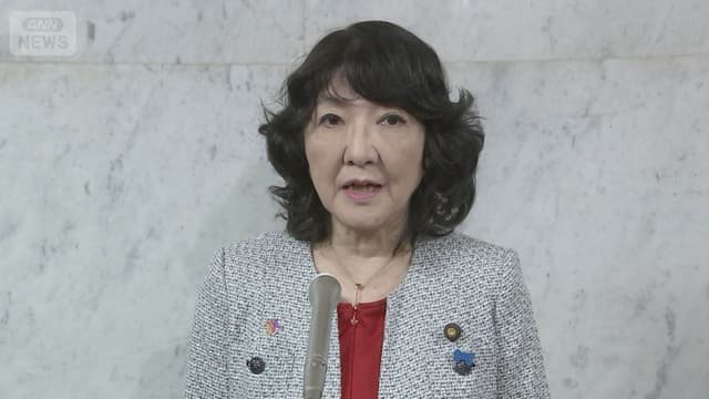 <ruby ><rb><span class="jlpt-n3" word="円">円</span></rb><rt>えん</rt></ruby><span class="" word="が">が</span><ruby ><rb><span class="" word="安">安</span></rb><rt>やす</rt></ruby><span class="" word="く">く</span><span class="jlpt-n5" word="なる">なる</span><span class="" word="　">　</span><ruby ><rb><span class="jlpt-n3" word="大臣">大臣</span></rb><rt>だいじん</rt></ruby><span class="" word="「">「</span><span class="" word="お">お</span><ruby ><rb><span class="" word="金">金</span></rb><rt>かね</rt></ruby><span class="" word="を">を</span><ruby ><rb><span class="" word="入">入</span></rb><rt>い</rt></ruby><span class="" word="れ">れ</span><span class="" word="る">る</span><span class="" word="こ">こ</span><span class="" word="と">と</span><span class="" word="も">も</span><ruby ><rb><span class="" word="考">考</span></rb><rt>かんが</rt></ruby><span class="" word="え">え</span><span class="" word="ま">ま</span><span class="" word="す">す</span><span class="" word="」">」</span>