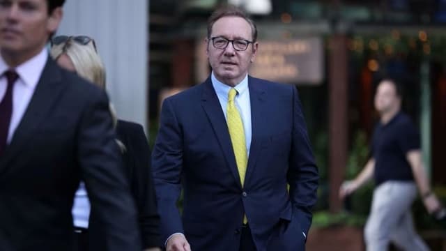 <span class="" word="ケ">ケ</span><span class="" word="ビ">ビ</span><span class="" word="ン">ン</span><span class="" word="・">・</span><span class="" word="ス">ス</span><span class="" word="ペ">ペ</span><span class="" word="イ">イ</span><span class="" word="シ">シ</span><span class="" word="ー">ー</span><span class="" word="、">、</span><ruby ><rb><span class="jlpt-n5" word="家">家</span></rb><rt>いえ</rt></ruby><span class="" word="を">を</span><ruby ><rb><span class="" word="失">失</span></rb><rt>うしな</rt></ruby><span class="" word="っ">っ</span><span class="" word="た">た</span><span class="" word="こ">こ</span><span class="" word="と">と</span><span class="" word="を">を</span><ruby ><rb><span class="" word="話">話</span></rb><rt>はな</rt></ruby><span class="" word="す">す</span>