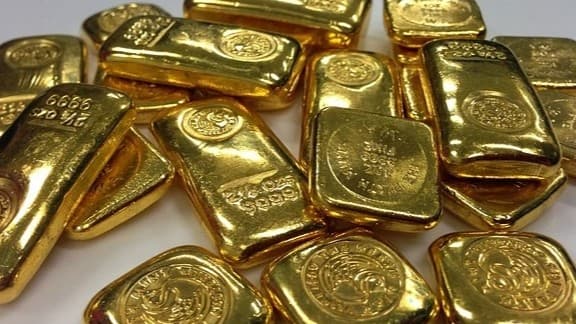 <ruby ><rb><span class="jlpt-n3" word="日本">日本</span></rb><rt>にほん</rt></ruby><span class="" word="で">で</span><ruby ><rb><span class="jlpt-n3" word="金">金</span></rb><rt>きん</rt></ruby><span class="" word="を">を</span><ruby ><rb><span class="" word="買">買</span></rb><rt>か</rt></ruby><span class="" word="う">う</span><span class="" word="と">と</span><span class="" word="き">き</span>