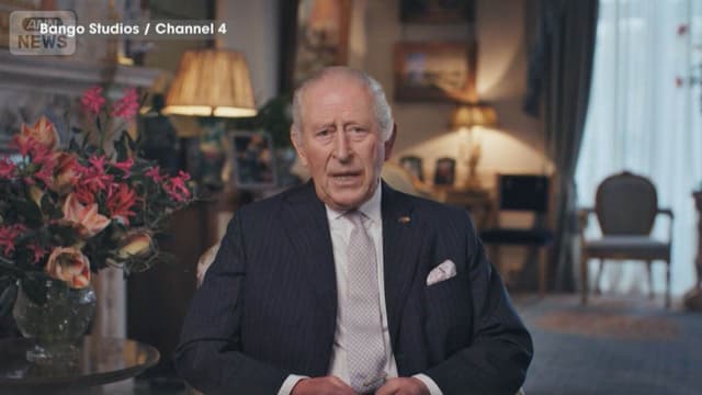 <span class="" word="チ">チ</span><span class="" word="ャ">ャ</span><span class="" word="ー">ー</span><span class="" word="ル">ル</span><span class="" word="ズ">ズ</span><ruby ><rb><span class="jlpt-n2" word="国王">国王</span></rb><rt>こくおう</rt></ruby><span class="" word="、">、</span><span class="" word="が">が</span><span class="" word="ん">ん</span><span class="" word="の">の</span><ruby ><rb><span class="jlpt-n1" word="治療">治療</span></rb><rt>ちりょう</rt></ruby><span class="" word="に">に</span><span class="" word="つ">つ</span><span class="" word="い">い</span><span class="" word="て">て</span><ruby ><rb><span class="" word="話">話</span></rb><rt>はな</rt></ruby><span class="" word="す">す</span>