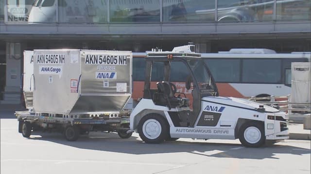 <ruby ><rb><span class="unknown" word="羽田">羽田</span></rb><rt>はねだ</rt></ruby><span class="" word="と">と</span><ruby ><rb><span class="unknown" word="成田">成田</span></rb><rt>なりた</rt></ruby><span class="" word="の">の</span><ruby ><rb><span class="jlpt-n4" word="空港">空港</span></rb><rt>くうこう</rt></ruby><span class="" word="で">で</span> <span class="" word="く">く</span><span class="" word="る">る</span><span class="" word="ま">ま</span><span class="" word="が">が</span> <span class="" word="ひ">ひ</span><span class="" word="と">と</span><span class="" word="り">り</span><span class="" word="で">で</span> <span class="" word="は">は</span><span class="" word="こ">こ</span><span class="" word="ぶ">ぶ</span> <span class="" word="は">は</span><span class="" word="じ">じ</span><span class="" word="ま">ま</span><span class="" word="る">る</span>