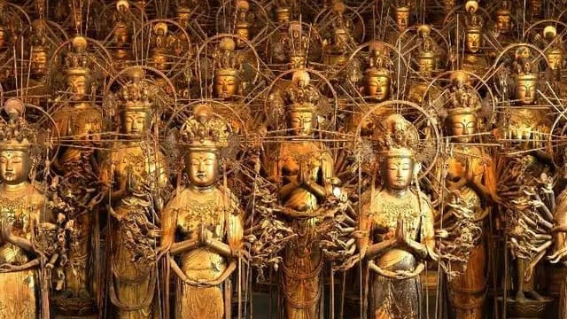 <ruby ><rb><span class="unknown" word="京都">京都</span></rb><rt>きょうと</rt></ruby><span class="" word="の">の</span><ruby ><rb><span class="jlpt-n5" word="三">三</span><span class="jlpt-n5" word="十">十</span><span class="unknown" word="三間">三間</span><span class="unknown" word="堂">堂</span></rb><rt>さんじゅうさんげんどう</rt></ruby><span class="" word="：">：</span><span class="jlpt-n5" word="たくさん">たくさん</span><span class="" word="の">の</span><ruby ><rb><span class="unknown" word="観音">観音</span></rb><rt>かんのん</rt></ruby><span class="" word="さ">さ</span><span class="" word="ま">ま</span><span class="" word="が">が</span><span class="" word="い">い</span><span class="" word="る">る</span><span class="" word="お">お</span><ruby ><rb><span class="" word="寺">寺</span></rb><rt>てら</rt></ruby>