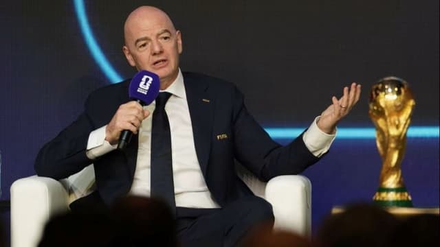 <span class="" word="W">W</span><ruby ><rb><span class="jlpt-n1" word="杯">杯</span></rb><rt>はい</rt></ruby><span class="" word="は">は</span><span class="" word="サ">サ</span><span class="" word="ッ">ッ</span><span class="" word="カ">カ</span><span class="" word="ー">ー</span><span class="" word="の">の</span><ruby ><rb><span class="jlpt-n3" word="大会">大会</span></rb><rt>たいかい</rt></ruby><span class="" word="で">で</span><span class="" word="は">は</span><span class="" word="な">な</span><span class="" word="く">く</span><span class="" word="ス">ス</span><span class="" word="テ">テ</span><span class="" word="ー">ー</span><span class="" word="タ">タ</span><span class="" word="ス">ス</span><span class="" word="の">の</span><ruby ><rb><span class="jlpt-n1" word="象徴">象徴</span></rb><rt>しょうちょう</rt></ruby><span class="" word="に">に</span><span class="" word="、">、</span><span class="" word="か">か</span><span class="" word="つ">つ</span><span class="" word="て">て</span><span class="" word="の">の</span><ruby ><rb><span class="unknown" word="熱狂">熱狂</span></rb><rt>ねっきょう</rt></ruby><span class="" word="は">は</span><span class="jlpt-n5" word="どこ">どこ</span><span class="" word="へ">へ</span><ruby ><rb><span class="" word="消">消</span></rb><rt>き</rt></ruby><span class="" word="え">え</span><span class="" word="た">た</span><span class="" word="の">の</span><span class="" word="か">か</span>