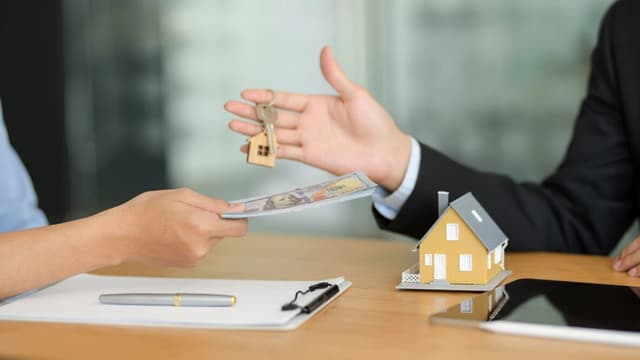 <ruby ><rb><span class="unknown" word="東京">東京</span></rb><rt>とうきょう</rt></ruby><span class="" word="で">で</span><ruby ><rb><span class="jlpt-n5" word="家">家</span></rb><rt>いえ</rt></ruby><span class="" word="の">の</span><ruby ><rb><span class="jlpt-n3" word="家賃">家賃</span></rb><rt>やちん</rt></ruby><span class="" word="が">が</span><ruby ><rb><span class="" word="高">高</span></rb><rt>たか</rt></ruby><span class="" word="く">く</span><span class="" word="な">な</span><span class="" word="っ">っ</span><span class="" word="て">て</span><span class="" word="、">、</span><ruby ><rb><span class="unknown" word="入居">入居</span><span class="jlpt-n3" word="者">者</span></rb><rt>にゅうきょしゃ</rt></ruby><span class="" word="と">と</span><ruby ><rb><span class="jlpt-n2" word="家主">家主</span></rb><rt>やぬし</rt></ruby><span class="" word="が">が</span><span class="" word="け">け</span><span class="" word="ん">ん</span><span class="" word="か">か</span><span class="" word="し">し</span><span class="" word="ま">ま</span><span class="" word="し">し</span><span class="" word="た">た</span>