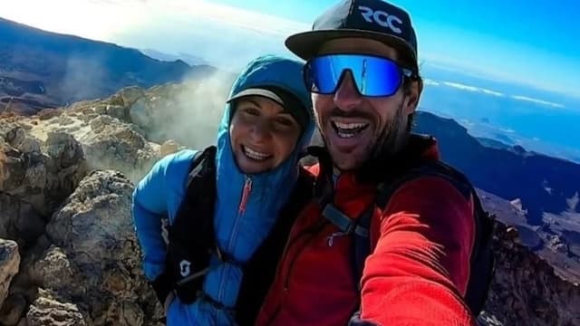 <ruby><rb><span class="jlpt-n5" word="山">山</span></rb><rt>やま</rt></ruby><span class="" word="で">で</span><ruby><rb><span class="jlpt-n4" word="彼女">彼女</span></rb><rt>かのじょ</rt></ruby><span class="" word="を">を</span><ruby><rb><span class="" word="置">置</span></rb><rt>お</rt></ruby><span class="" word="い">い</span><span class="" word="て">て</span><span class="" word="し">し</span><span class="" word="ま">ま</span><span class="" word="っ">っ</span><span class="" word="た">た</span><ruby><rb><span class="jlpt-n4" word="男性">男性</span></rb><rt>だんせい</rt></ruby><span class="" word="の">の</span><ruby><rb><span class="" word="悲">悲</span></rb><rt>かな</rt></ruby><span class="" word="し">し</span><span class="" word="い">い</span><ruby><rb><span class="jlpt-n3" word="出来事">出来事</span></rb><rt>できごと</rt></ruby>