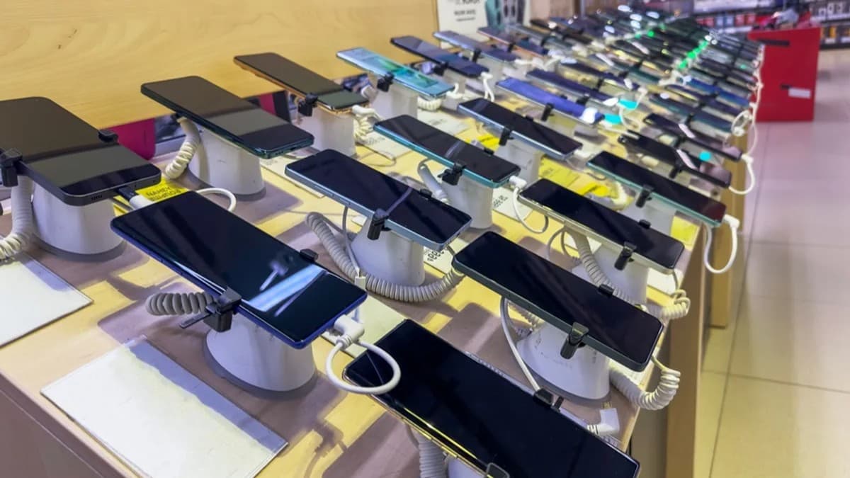 2026年、世界的メモリ不足を背景としたスマートフォン・パソコン価格の急騰と業界への深刻な影響