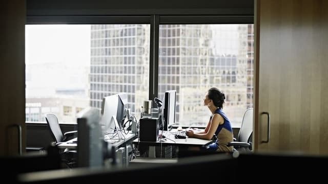 <span class="jlpt-n4" word="アメリカ">アメリカ</span><span class="" word="の">の</span><ruby ><rb><span class="jlpt-n5" word="会社">会社</span></rb><rt>かいしゃ</rt></ruby><span class="" word="で">で</span><ruby ><rb><span class="jlpt-n4" word="女性">女性</span></rb><rt>じょせい</rt></ruby><span class="" word="の">の</span><ruby ><rb><span class="jlpt-n3" word="地位">地位</span></rb><rt>ちい</rt></ruby><span class="" word="が">が</span><ruby ><rb><span class="" word="下">下</span></rb><rt>さ</rt></ruby><span class="" word="が">が</span><span class="" word="る">る</span><span class="" word="か">か</span><span class="" word="も">も</span><span class="" word="し">し</span><span class="" word="れ">れ</span><span class="" word="な">な</span><span class="" word="い">い</span><span class="" word="と">と</span><span class="" word="い">い</span><span class="" word="う">う</span><ruby ><rb><span class="jlpt-n3" word="報告">報告</span></rb><rt>ほうこく</rt></ruby>