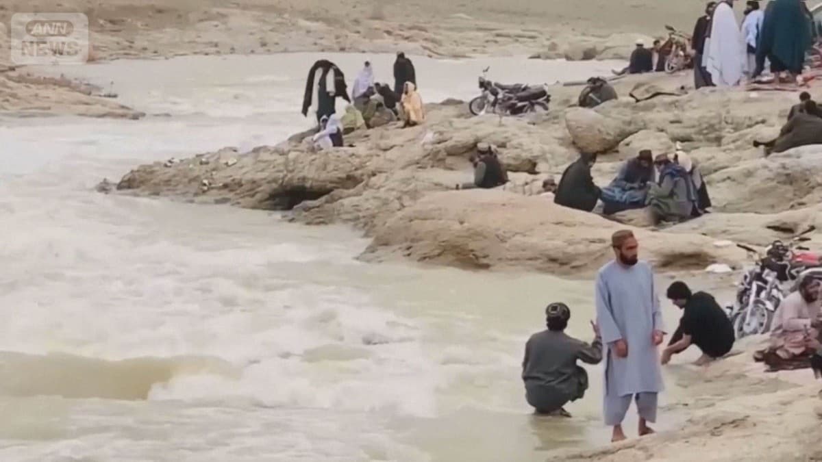 アフガニスタンで大雨と雪　洪水で12人死亡
