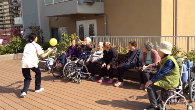 <ruby ><rb><span class="unknown" word="東京">東京</span></rb><rt>とうきょう</rt></ruby><span class="" word="の">の</span><ruby ><rb><span class="jlpt-n3" word="老人">老人</span></rb><rt>ろうじん</rt></ruby><span class="jlpt-n3" word="ホーム">ホーム</span><span class="" word="は">は</span><span class="jlpt-n5" word="とても">とても</span><ruby ><rb><span class="" word="高">高</span></rb><rt>たか</rt></ruby><span class="" word="い">い</span><span class="" word="で">で</span><span class="" word="す">す</span>