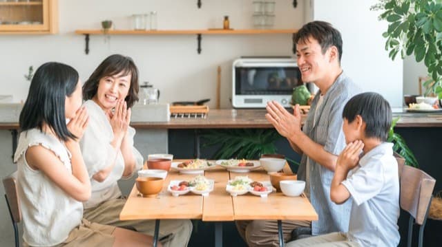 「いただきます」の起源と普及をめぐる考察