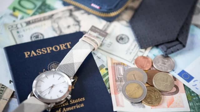 <ruby ><rb><span class="unknown" word="富裕">富裕</span><span class="unknown" word="層">層</span></rb><rt>ふゆうそう</rt></ruby><span class="" word="の">の</span><ruby ><rb><span class="jlpt-n4" word="国際">国際</span></rb><rt>こくさい</rt></ruby><ruby ><rb><span class="jlpt-n1" word="移住">移住</span></rb><rt>いじゅう</rt></ruby><span class="" word="を">を</span><ruby ><rb><span class="jlpt-n1" word="促進">促進</span></rb><rt>そくしん</rt></ruby><span class="" word="す">す</span><span class="" word="る">る</span><ruby ><rb><span class="jlpt-n5" word="三">三</span><span class="unknown" word="大">大</span></rb><rt>さんだい</rt></ruby><ruby ><rb><span class="jlpt-n1" word="要因">要因</span></rb><rt>よういん</rt></ruby>